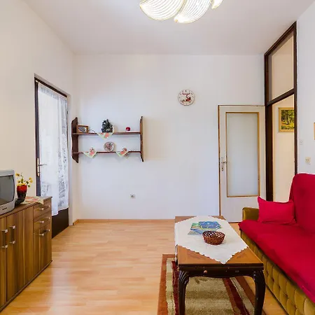Apartment Nostalgisches Nur 500 Meter Zum Mit Privater Terrasse, Meerblick, Grill